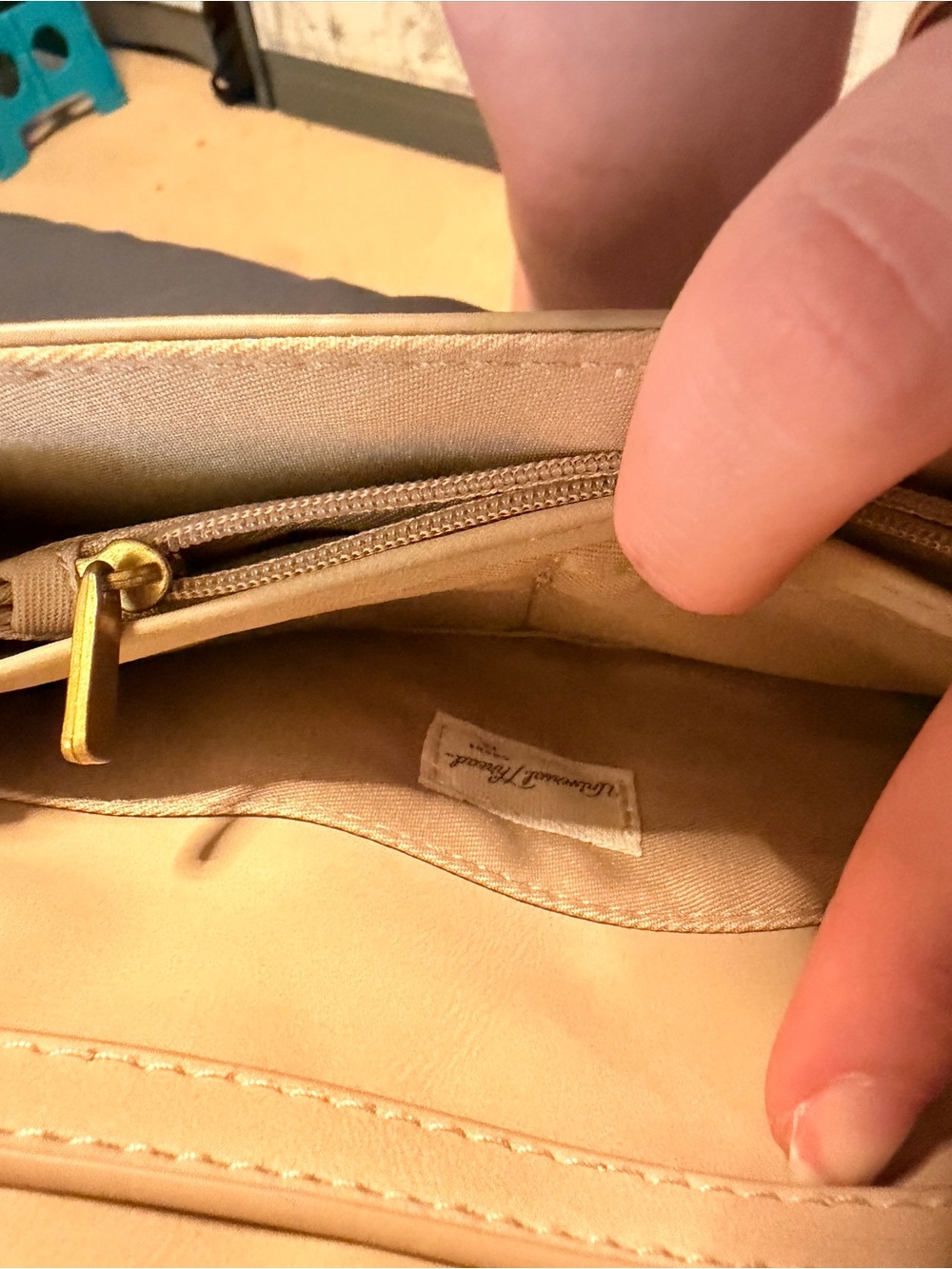 Universal Thread Crossbody - Picture 4 of 4